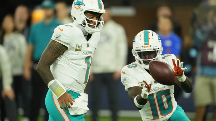 Tyreek Hill’s Snub of Tua Tagovailoa Ignites Controversy: A Test of Dolphins’ Chemistry