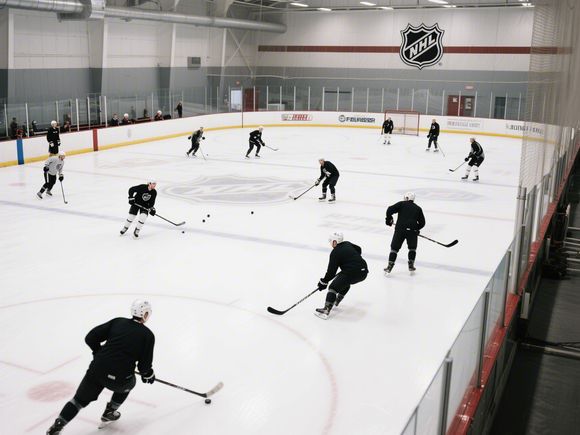 Panthers Eye 3-0 Series Lead as Hurricanes Face Must-Win Battle in Game 3