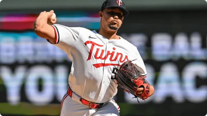 Dodgers Secure Dominant Reliever Jhoan Duran in Blockbuster Trade with Twins