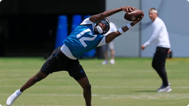 The Titans’ Dilemma: Balancing Travis Hunter’s Versatility and Cam Ward’s Potential in the AFC South